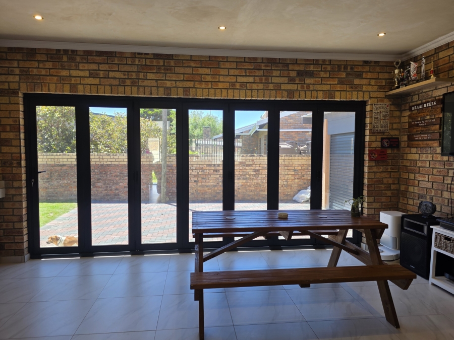 3 Bedroom Property for Sale in Wavecrest Eastern Cape